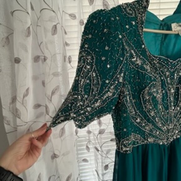 Jacqueline Women's Special Occasion Dress, Size 14 - Picture 3 of 9